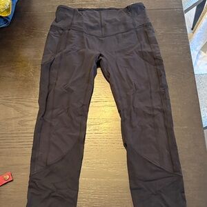 Lululemon women’s size 8 Black pocketed compression Leggings
